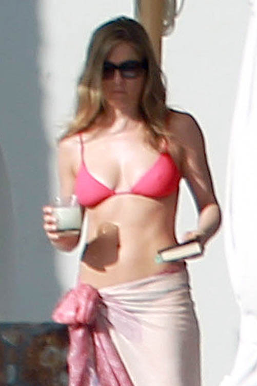 Jennifer Aniston In Bikini in Mexico -10